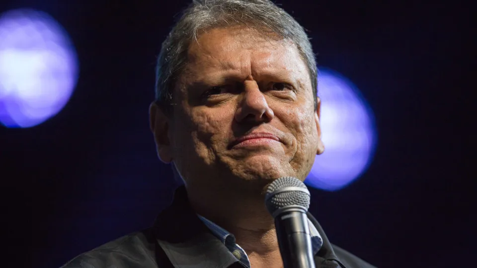 Bolsonaristas detonam Tarcísio por 'ignorar' Jair na prisão