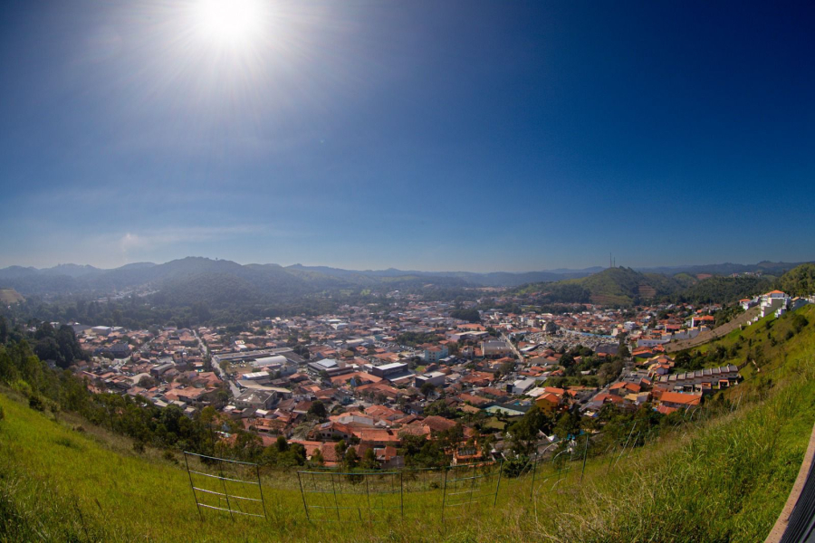 Programa “Negócio Legal, Guararema + Segura” orienta comerciantes