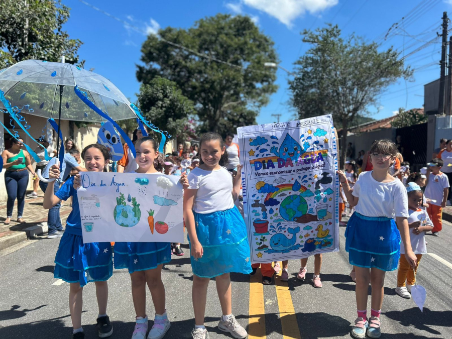 Alunos da Rede Municipal de Ensino  participam de passeata contra a dengue e em defesa da água