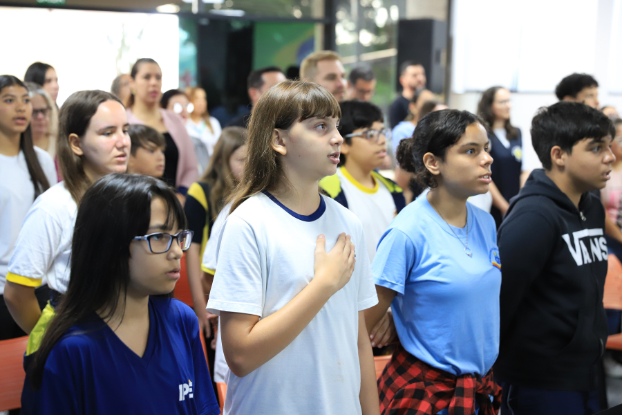 Câmara de Arujá recebe jovens participantes do projeto legislativo