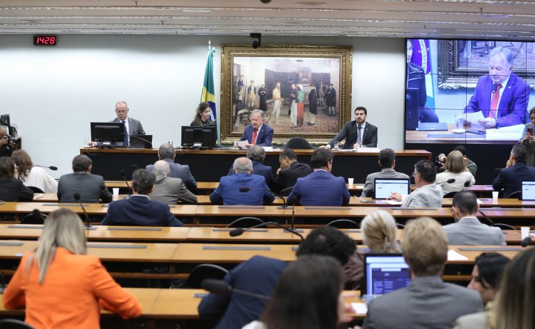 Comissão aprova sete candidatos ao TCU; votação secreta no Plenário ocorre nesta terça-feira