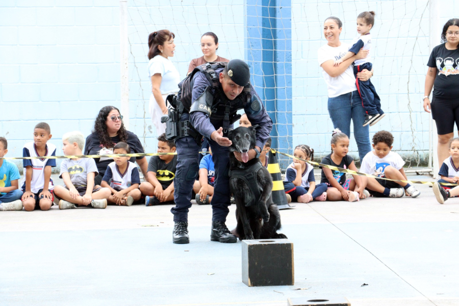 GCM de Suzano inicia  série de apresentações do Canil nas escolas 