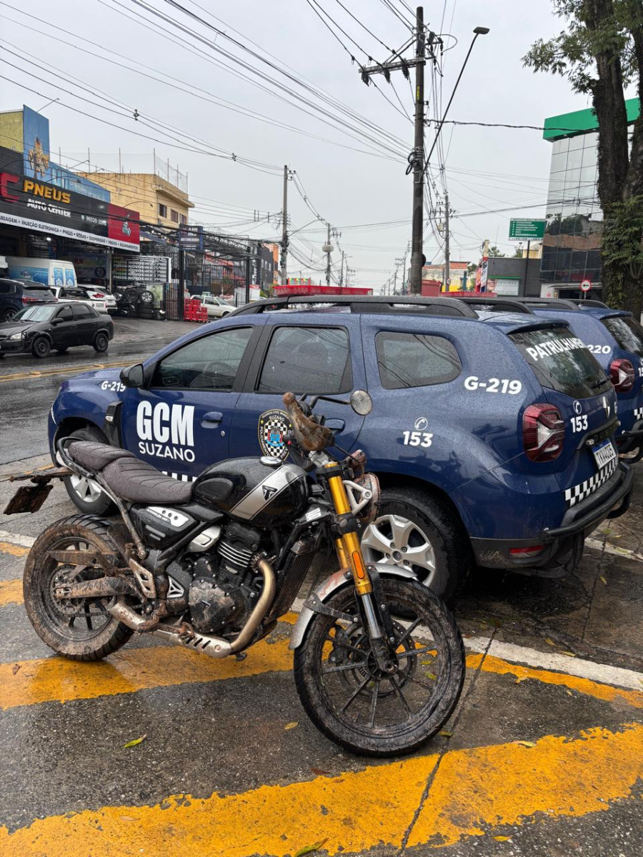 GCM recupera moto roubada e detém dois suspeitos em Suzano