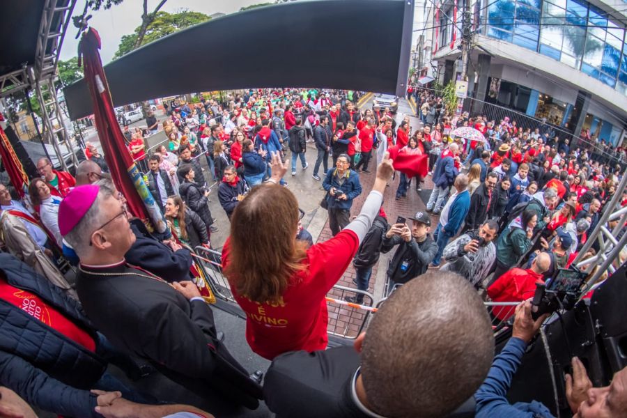 Mara Bertaiolli participa da Entrada dos Palmitos com público de 50 mil pessoas 