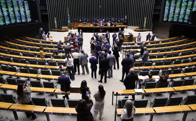 Câmara aprova urgência para projeto que muda a Lei de Crimes Ambientais