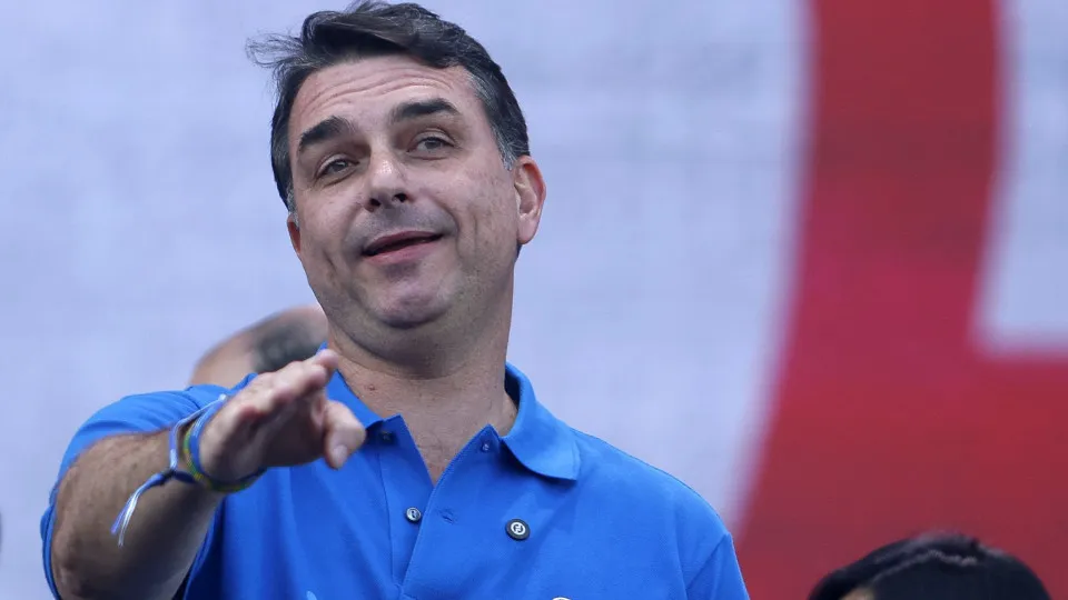 Republicanos diz a Flávio Bolsonaro que partido não quer aliança e ficará neutro na eleição