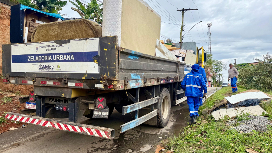 Em Arujá, Prefeitura intensifica retirada de entulhos e ações de zeladoria