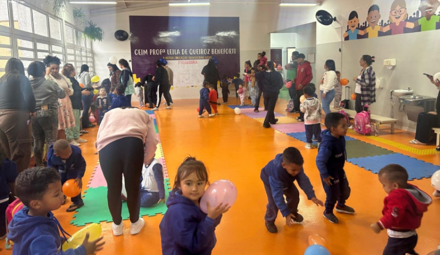 Creche em Jundiapeba promove oficina para fortalecimento do vínculo entre famílias e crianças