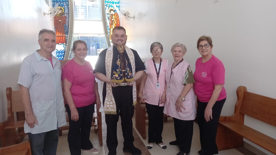 Imagem peregrina de Nossa Senhora Aparecida visita Santa Casa de Mogi