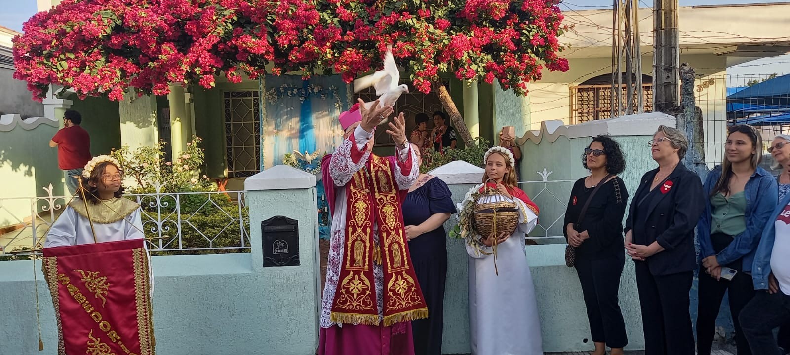 Procissão de Pentecostes marca encerramento da Festa do Divino Espírito Santo de Mogi das Cruzes
