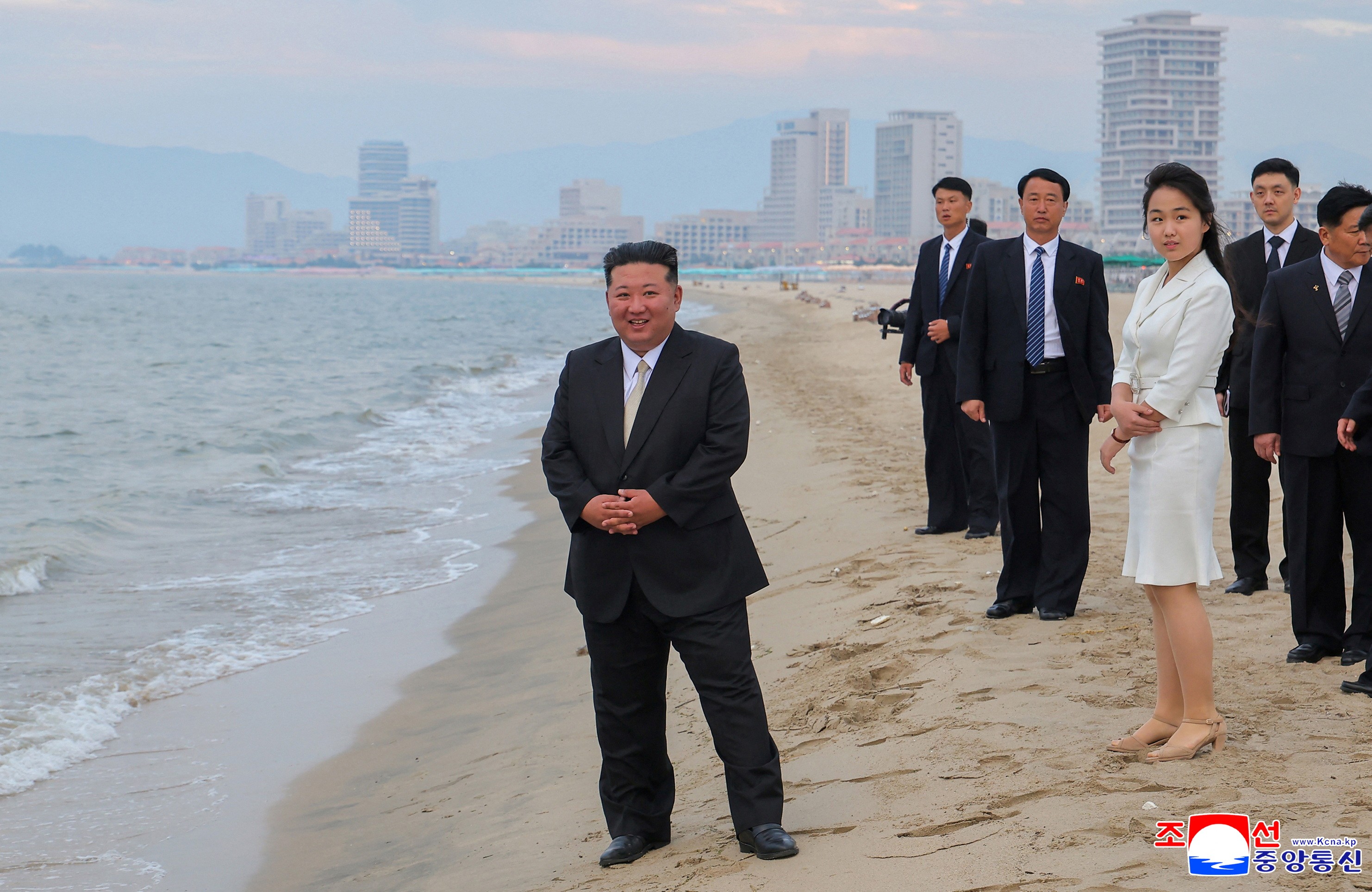 Kim Jong-un inaugura resort e parque aquático em praia da Coreia do Norte