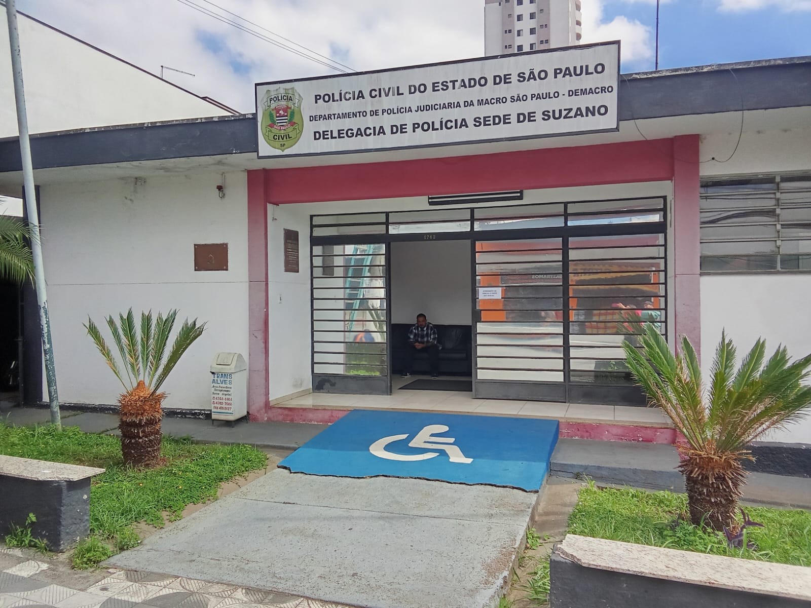 Sul-africana procurada por aplicar 'golpe do amor' é presa durante blitz em Suzano