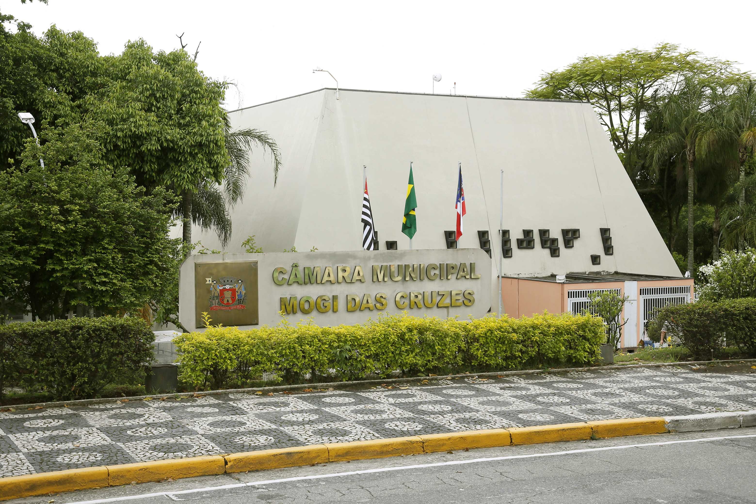 Câmara de Mogi das Cruzes aprova uso de caminhonetes como táxi