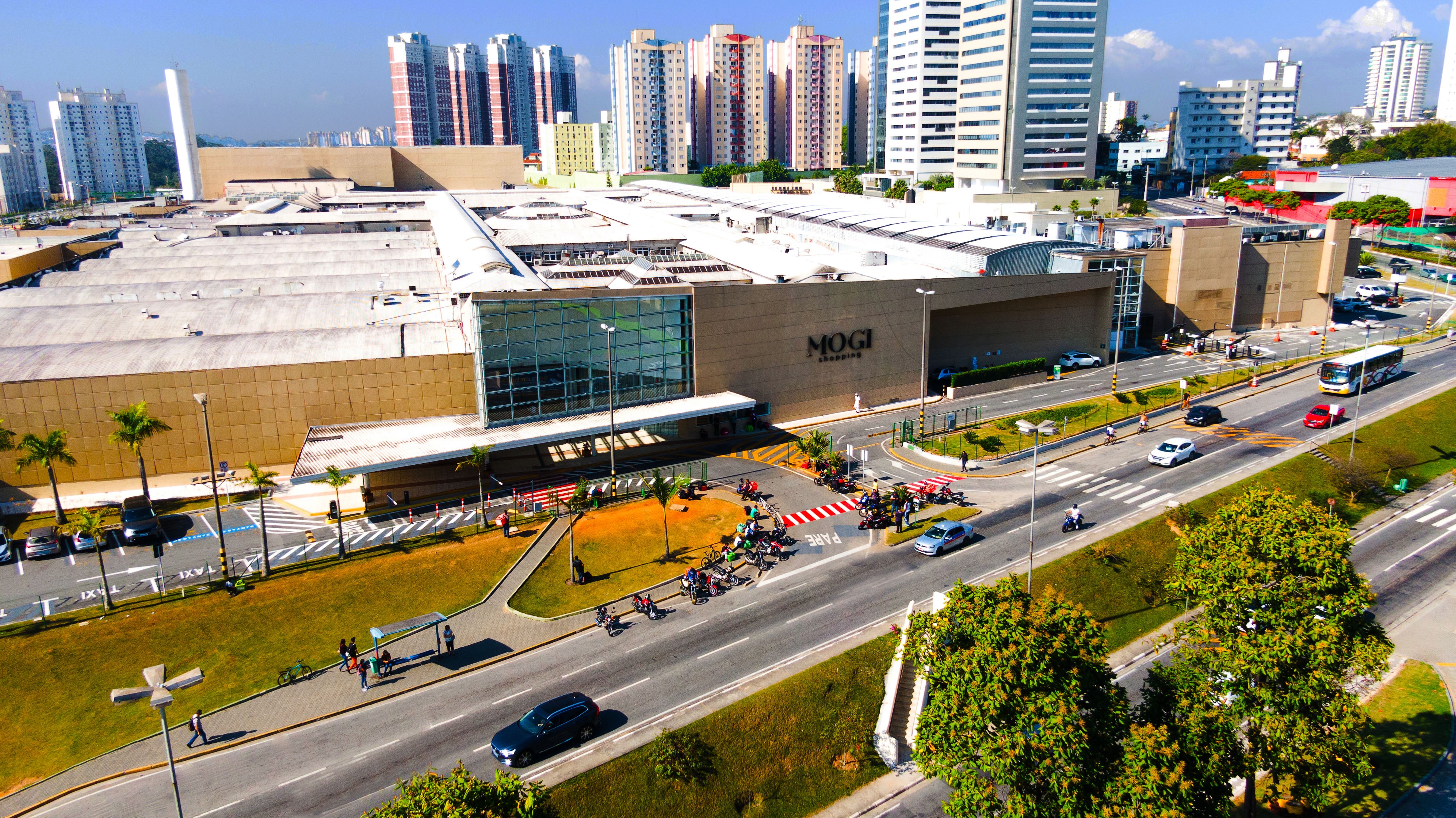 Shoppings do Alto Tietê têm mais de 70 vagas de emprego nesta terça-feira; confira lista