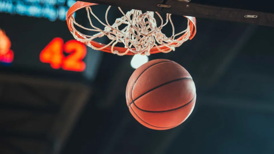 Petrovic define 13 jogadores que disputarão a Copa Latina de basquete