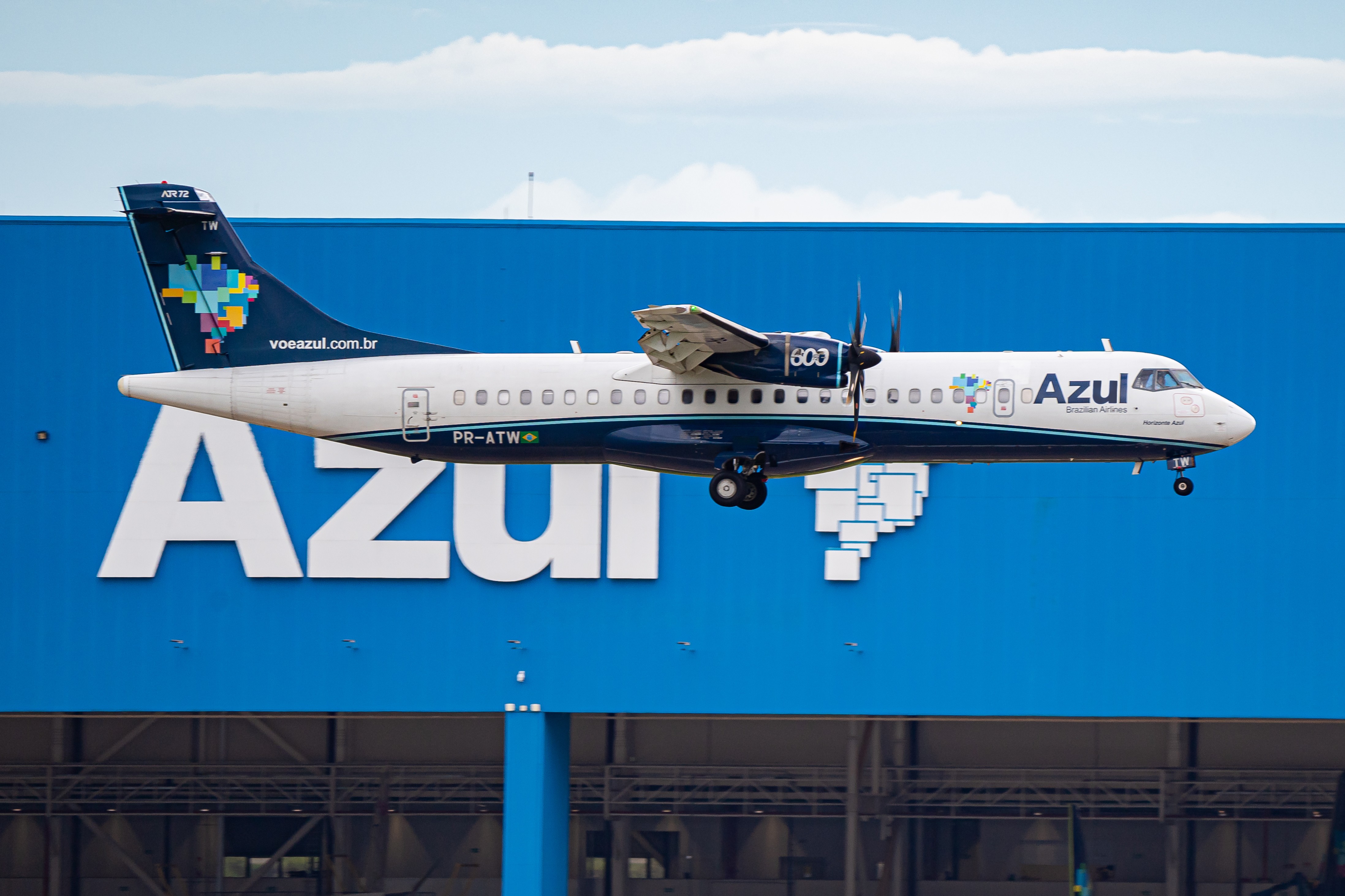 De devolução de aeronaves paradas a aumento da receita, Azul se vê 'mais leve' e projeta saída de processo de recuperação judicial