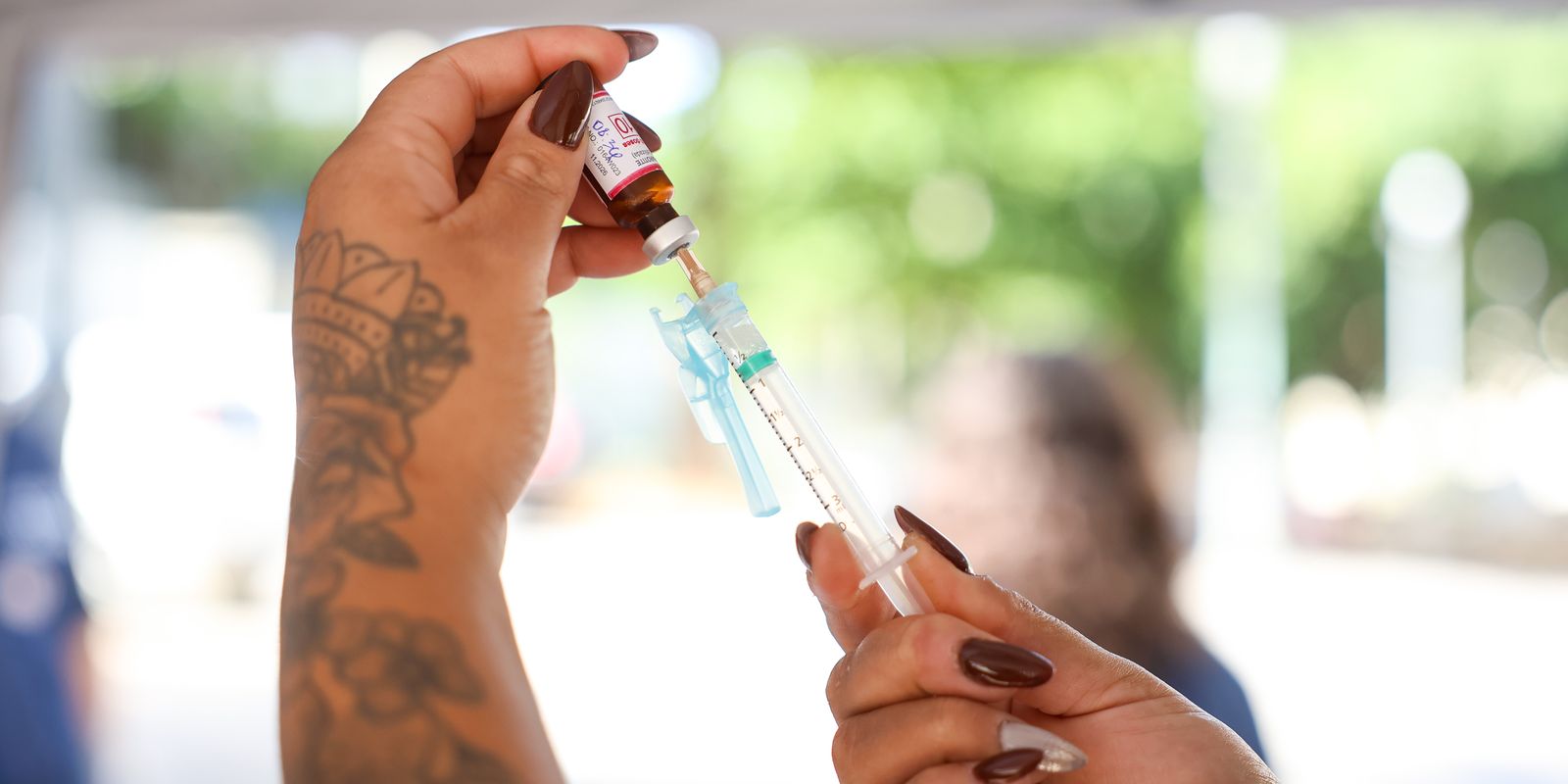 Rio leva vacinação a parques e aeroportos até 12 de fevereiro