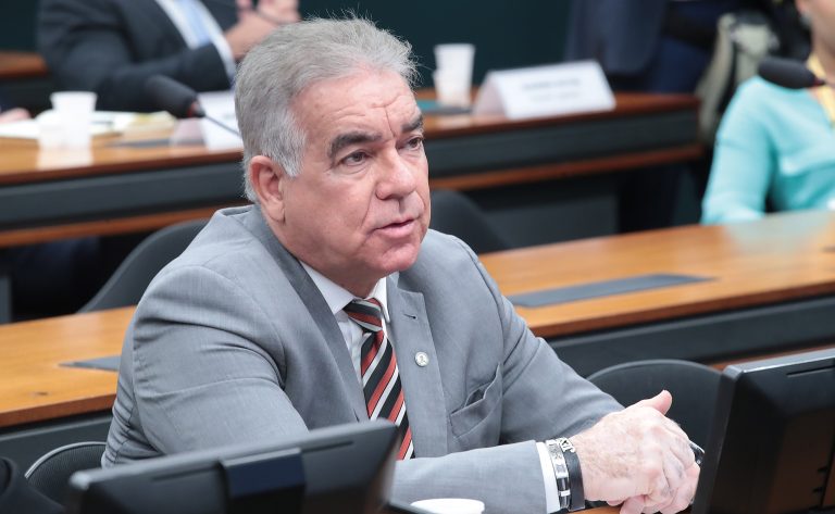 Projeto cria pacote de benefícios para mães de gêmeos e trigêmeos