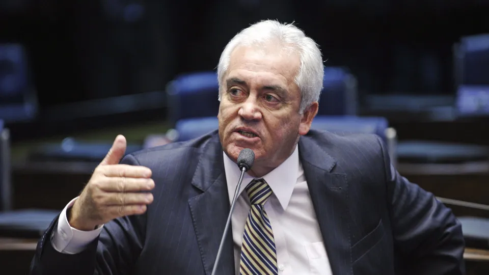Senador Otto Alencar coloca marca-passo após se sentir mal na Bahia