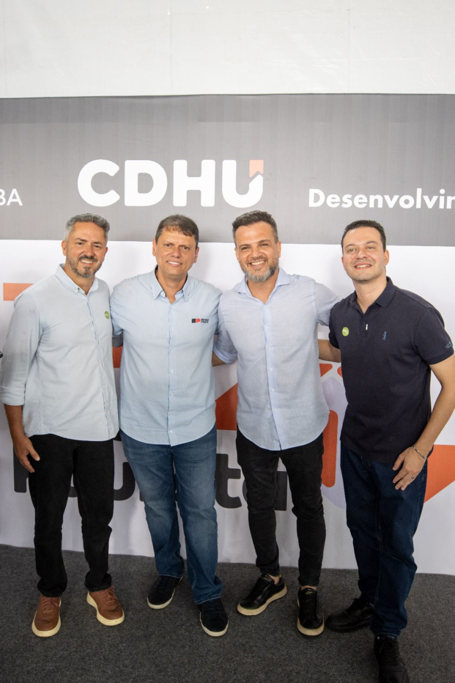 Itaquá entrega 1,2 mil matrículas habitacionais em evento com a presença do governador