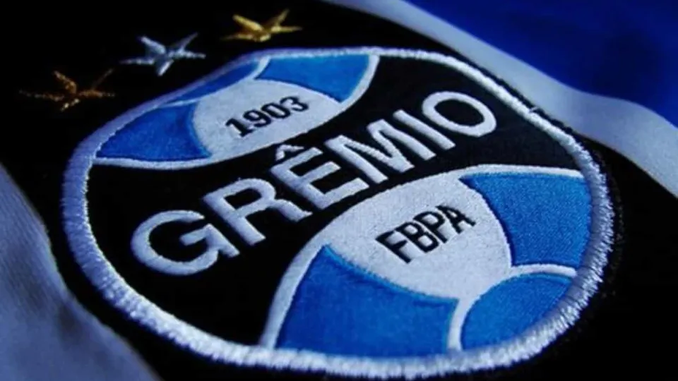 Grêmio aproveita expulsão, vence Grenal 450 e fica perto do título gaúcho