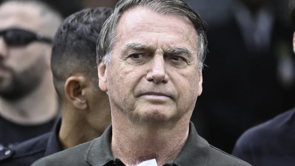 Bolsonaro diz em carta lamentar críticas da direita a Michelle e aliados