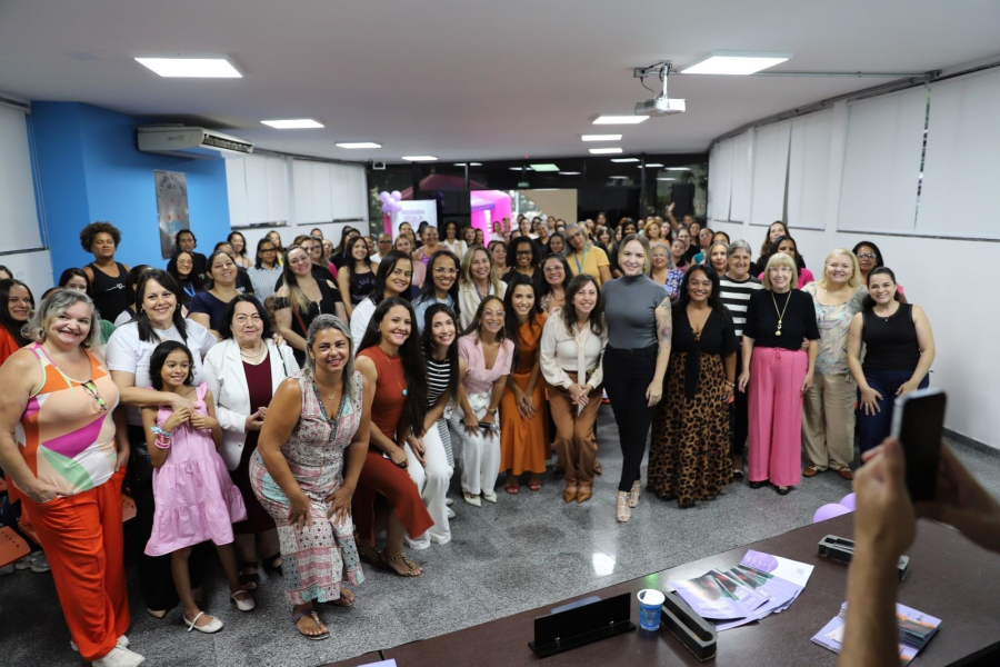 Câmara de Arujá lança cartilha de combate à violência contra a mulher e abre programação de março