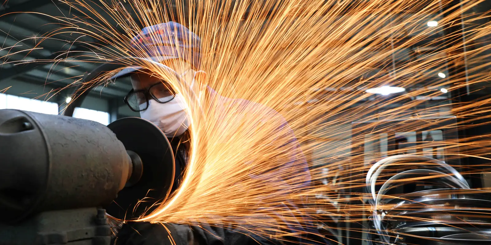 Pouco mais da metade das indústrias planeja investir em 2026