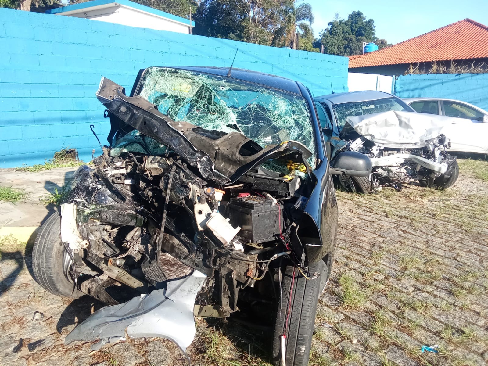Batida entre carros na Mogi-Bertioga deixa dois mortos e quatro feridos; motorista dormiu no volante