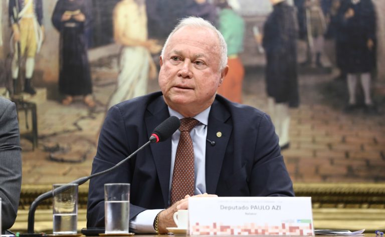 Relator confirma parecer favorável ao fim da escala 6x1; texto pode ser votado hoje em comissão da Câmara