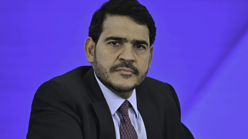 Indicação de Messias ao STF avança no Senado com leitura de relatório na CCJ