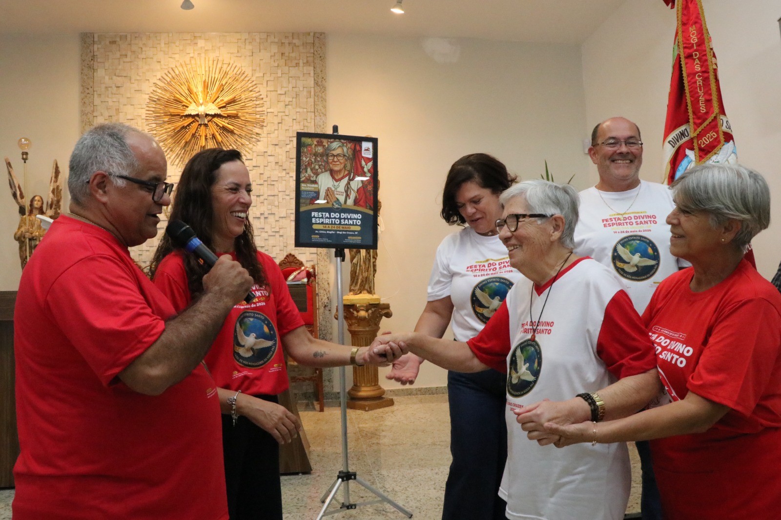 Rezadeira de 78 anos é homenageada no cartaz da Festa do Divino de Mogi