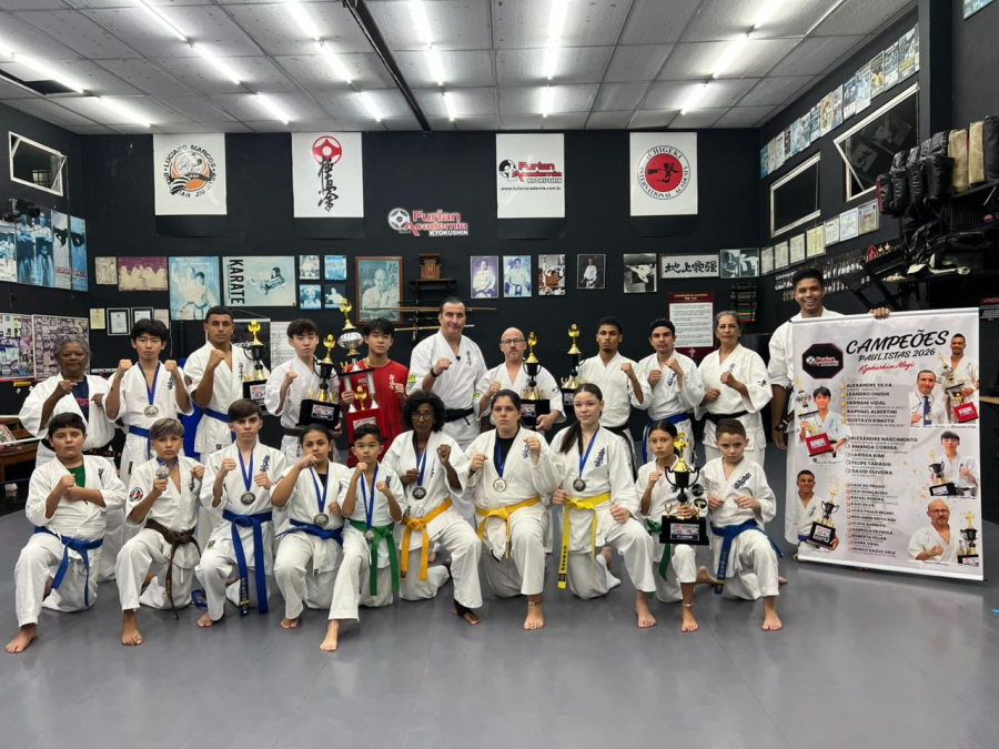 Atletas do Kyokushin Mogi sobem ao pódio no Campeonato Paulista