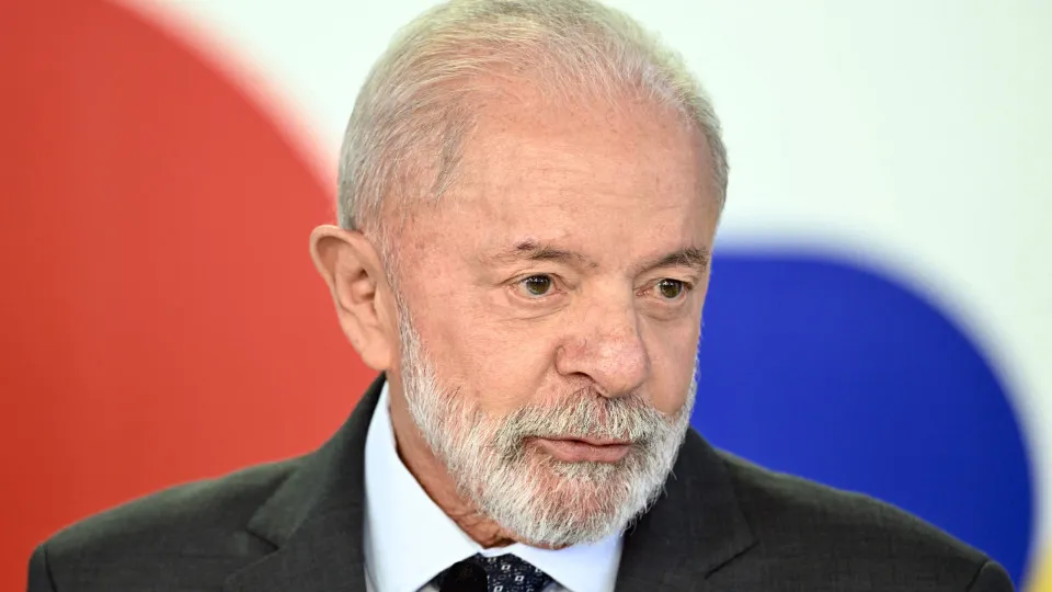 Lula chega à Alemanha, que quer muito negociar com o Brasil