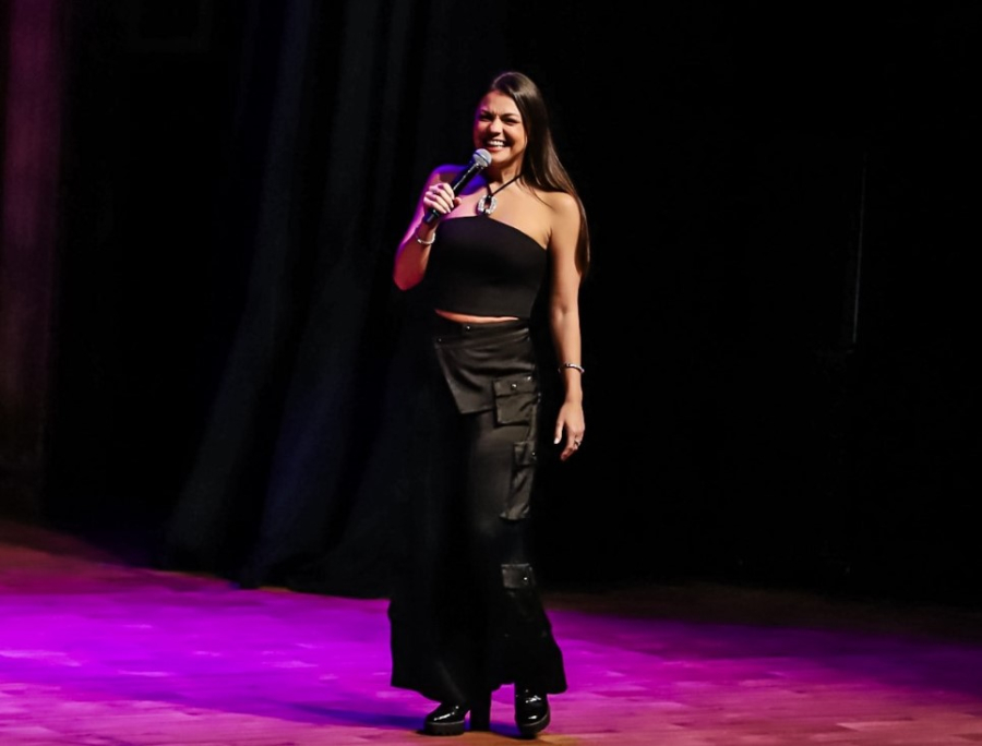 Bruna Louise apresenta o show “Meus 15 Anos” em Mogi das Cruzes