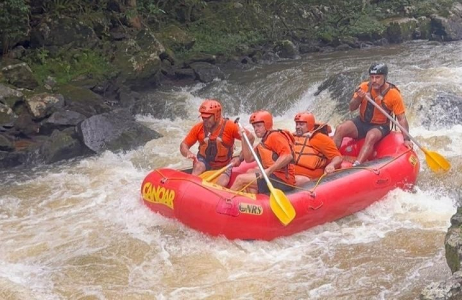 Defesa Civil de Itaquá participa de treinamento regional sobre uso de botes em enchentes