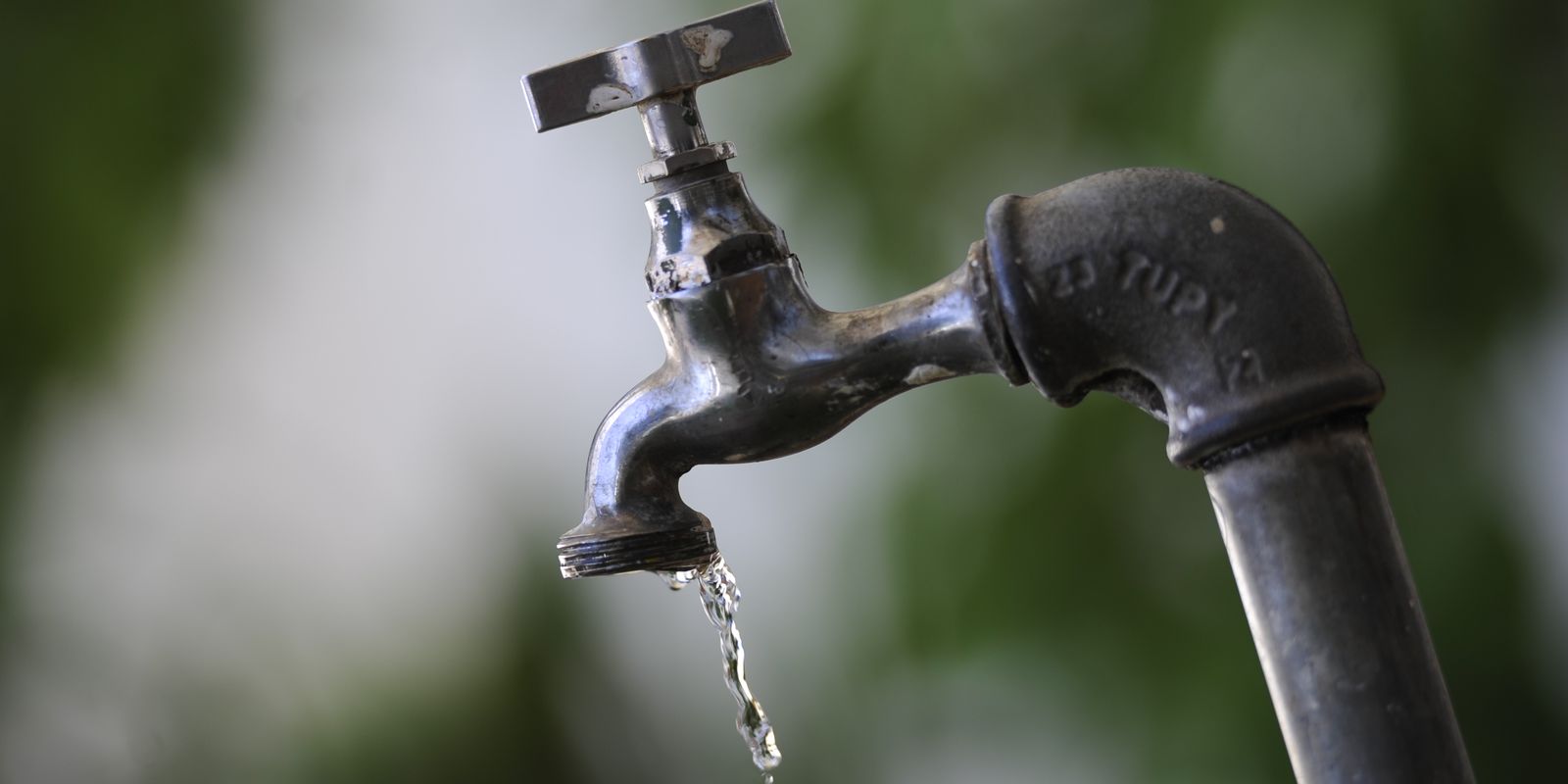 Égua cai em adutora e afeta abastecimento em 300 bairros de BH