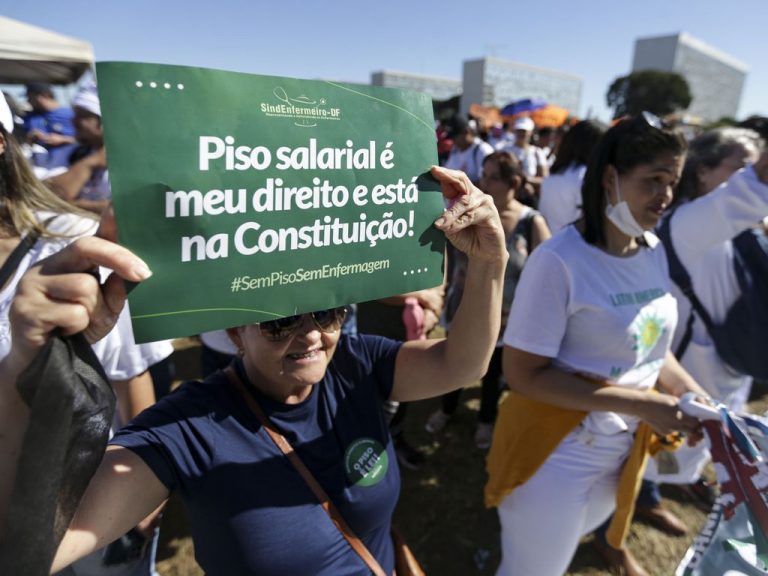 Comissão debate comprimento do piso salarial nacional para a enfermagem