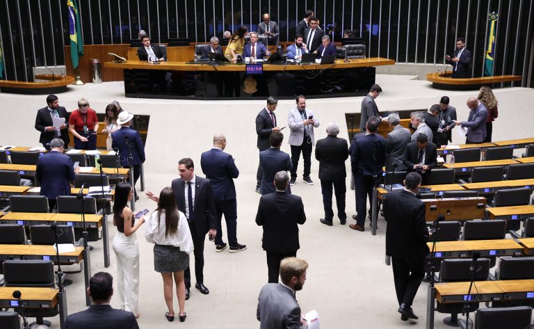 Câmara aprova urgência para projeto que altera legislação sobre mineração