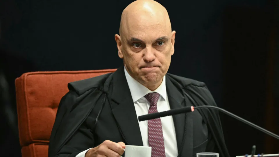 Moraes valida acordo e suspende ação contra deputado mineiro por atos de 8 de janeiro