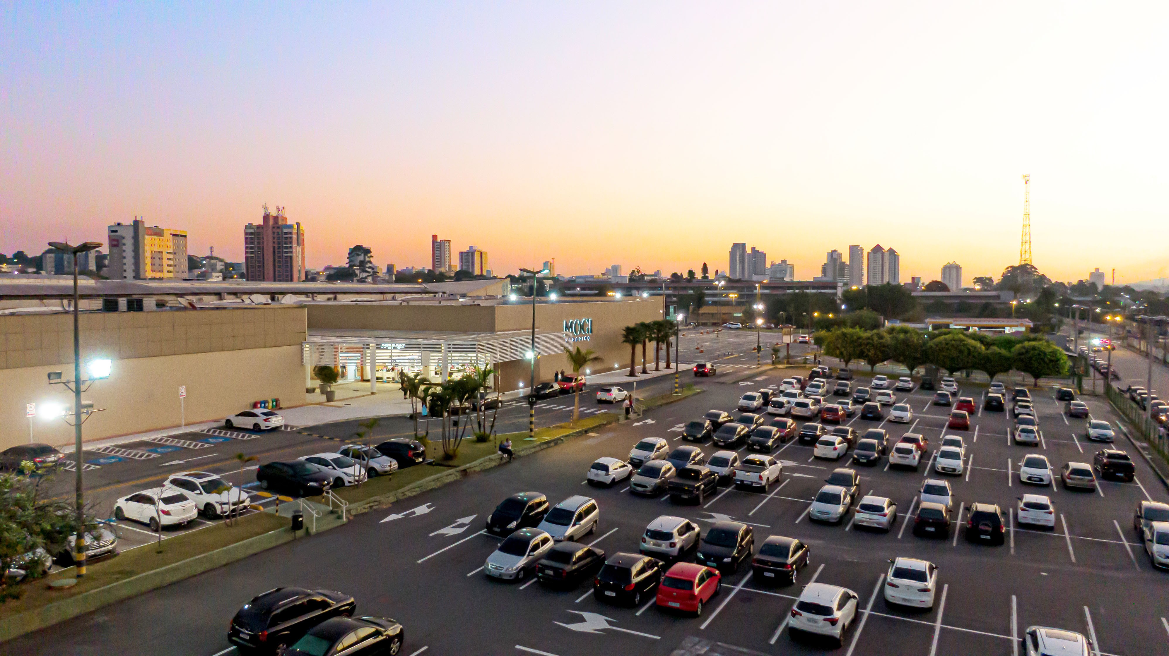 Shoppings do Alto Tietê têm mais de 40 vagas de emprego nesta terça-feira; confira
