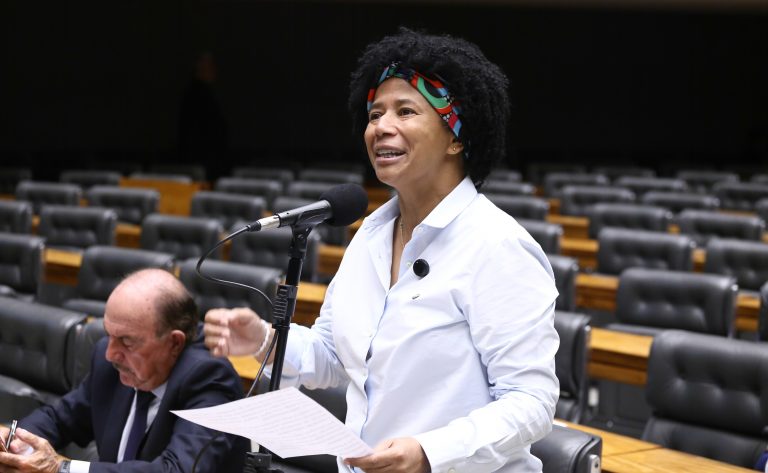 Comissão aprova redução de custos para adaptação de carro de pessoa com deficiência