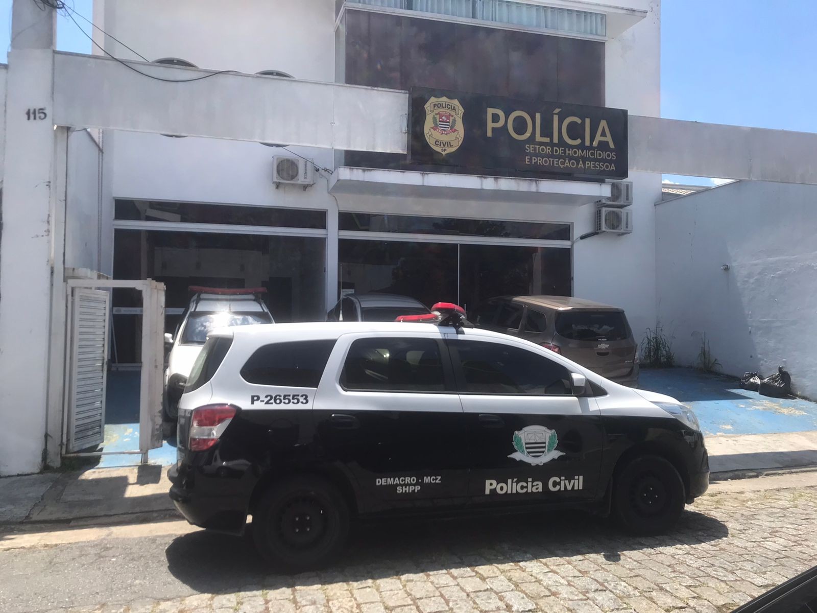 Homem é morto a facadas em Mogi das Cruzes e corpo é achado em área de mata