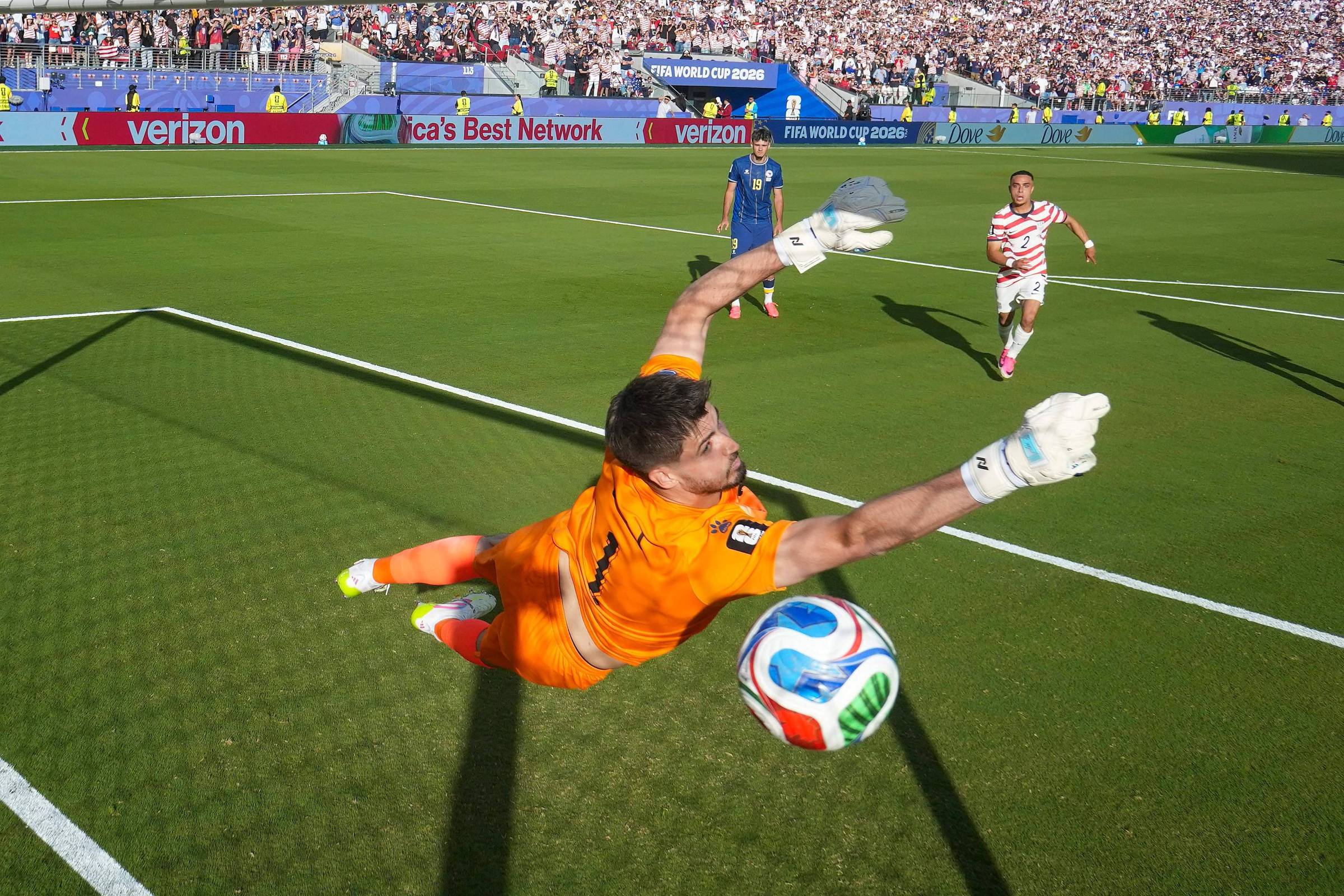 Nasa promete levar bola à Lua se EUA vencerem a Copa do Mundo