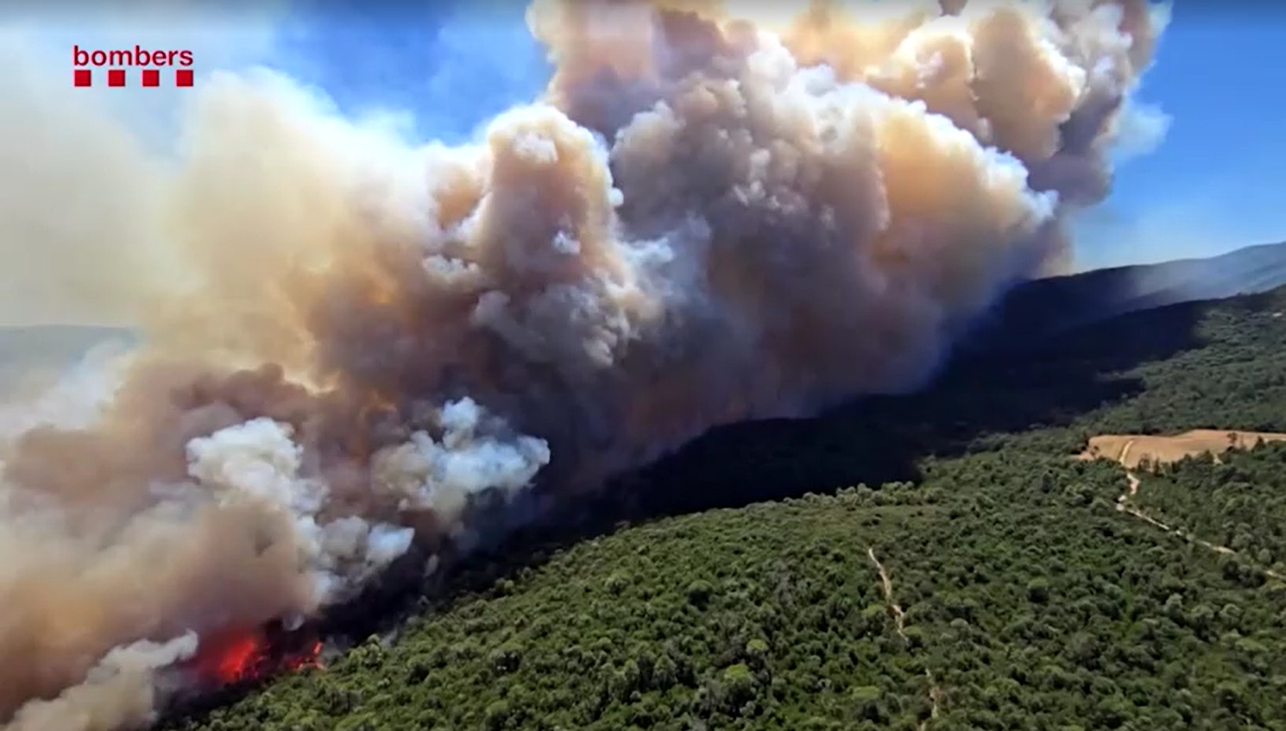 Incêndio florestal atinge Costa Brava e leva a confinamento de cidades turísticas na Espanha