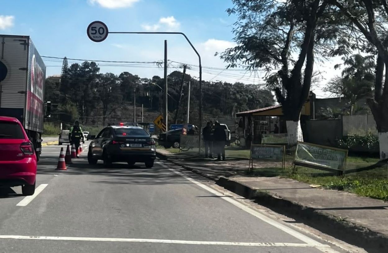 Ciclista morre atropelado na Mogi-Bertioga