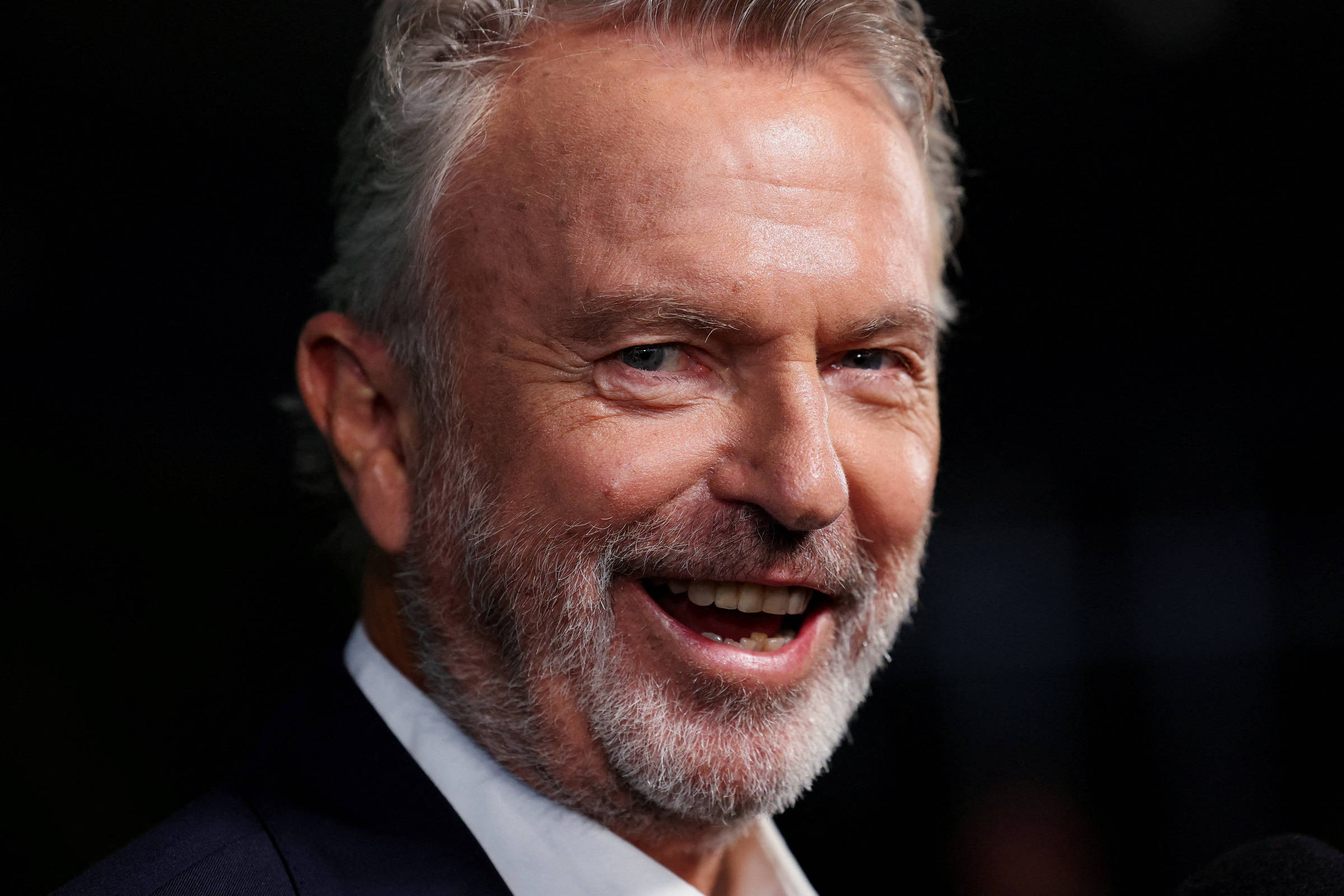 Nicole Kidman e diretor de 'Jurassic World' lamentam morte de Sam Neill; veja
