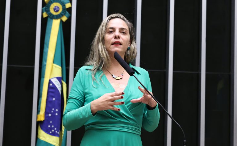 Comissão aprova projeto que prevê multa para quem dificultar matrícula de aluno com deficiência