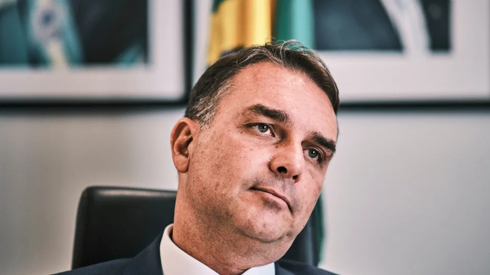Flávio Bolsonaro patina em alianças e conta com Tarcísio para último apelo