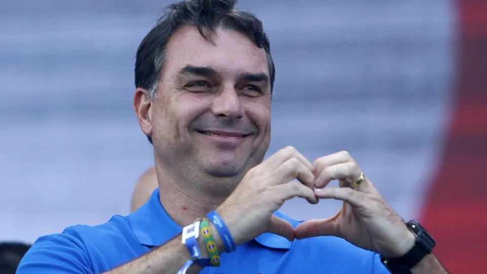 Aliados de Flávio Bolsonaro culpam governo Lula por rejeição do centrão e miram 2º turno